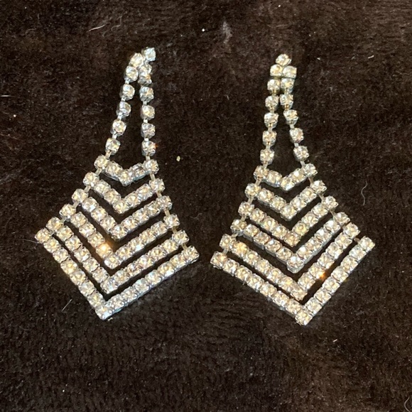 Dangly sparkly earrings! Crystals - Picture 2 of 2